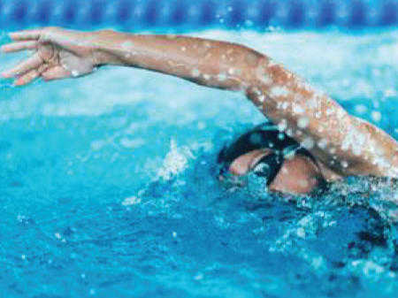 front-crawl-swimmer-in-the-pool